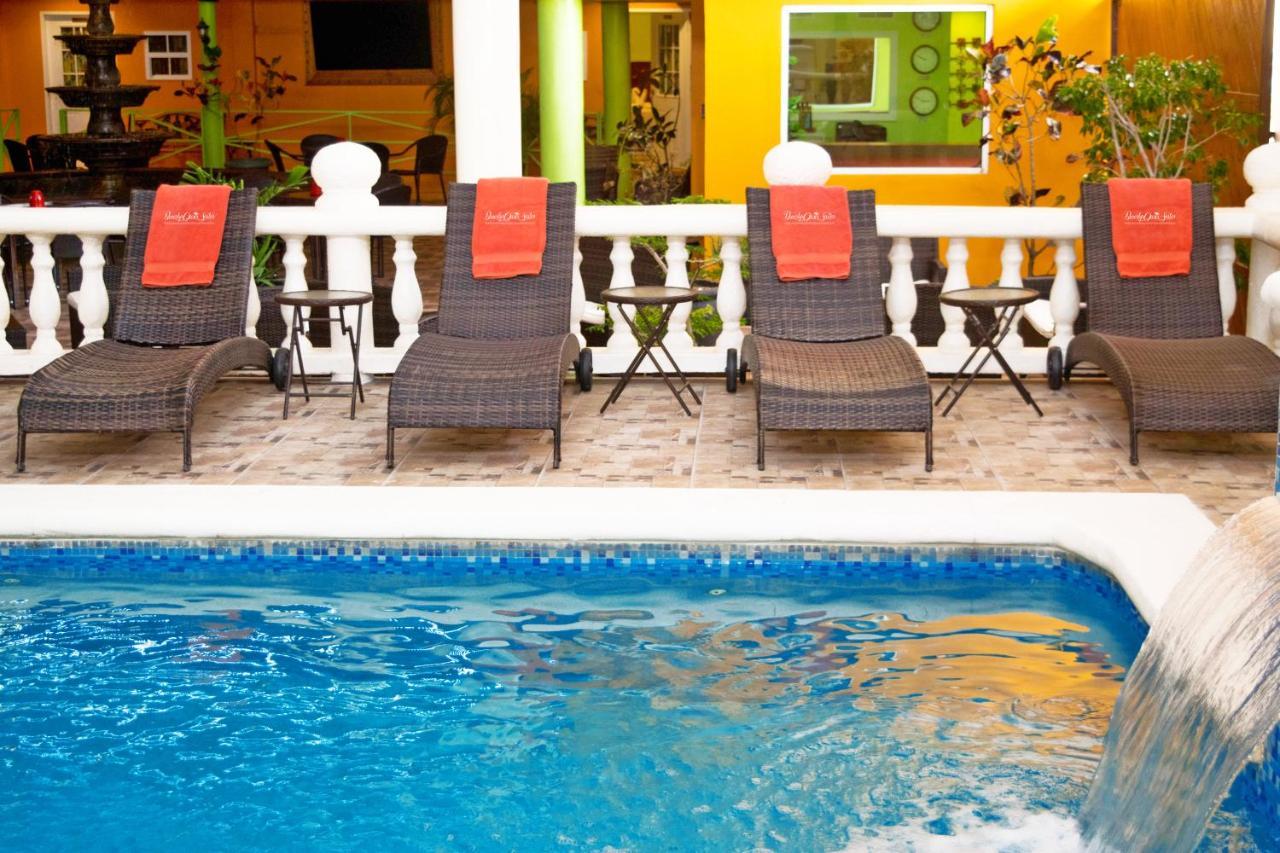 Beverly'S Oasis Suites Scarborough Exterior foto